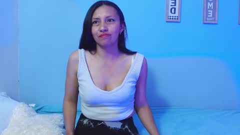 naya_10 online show from 09/22/25, 10:23