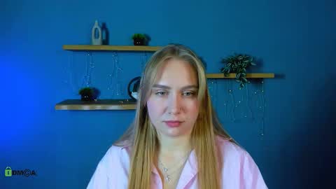 naya_dream online show from 12/17/25, 09:37