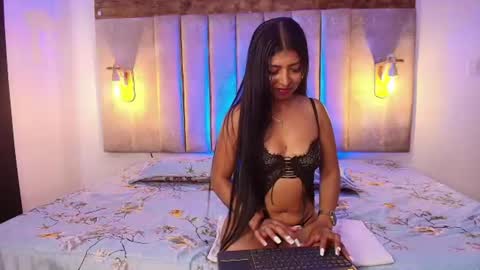 NAYARA  online show from 08/06/26, 03:25