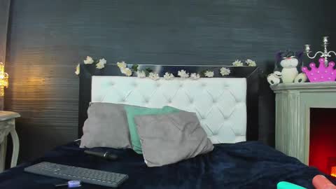 Naye  online show from 02/11/25, 07:02