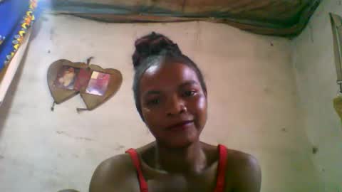 Snapshot of naylah313 chatting on 02/14/26, 05:37 Nayla online show from 02/14/26, 05:37