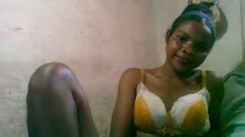 Snapshot of naylah313 chatting on 02/23/26, 12:46 Nayla online show from 02/23/26, 12:46