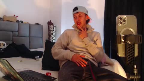 Im Nayton online show from 10/17/25, 12:14