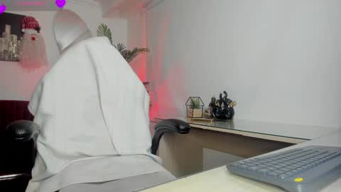 Hellen online show from 01/17/25, 10:23