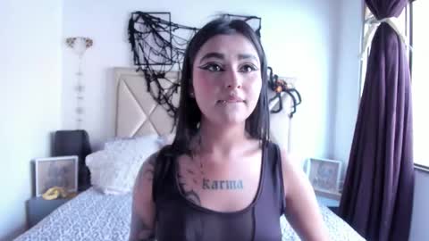 Snapshot of nebulalux chatting on 10/28/25, 08:11 NEBULA LUX online show from 10/28/25, 08:11