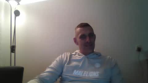 Snapshot of nederland77 chatting on 12/18/24, 06:25 nederland77 online show from 12/18/24, 06:25