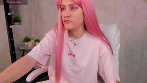 Snapshot of nedzumi_sato chatting on 12/14/25, 09:36 Nedzumi online show from 12/14/25, 09:36