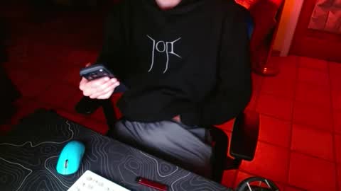 tootired online show from 04/05/26, 04:09