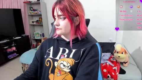 Snapshot of neeko_lol_ chatting on 10/06/25, 12:08 Geek Nicole im Neeko UwU online show from 10/06/25, 12:08