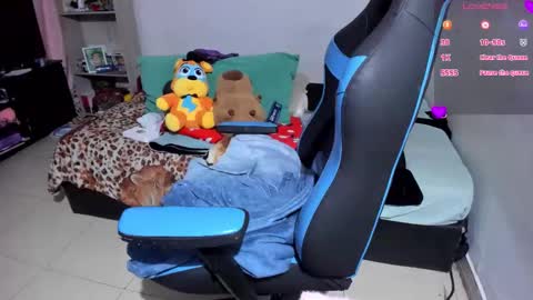 Snapshot of neeko_lol_ chatting on 10/16/25, 05:47 Geek Nicole im Neeko UwU online show from 10/16/25, 05:47