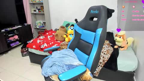 Snapshot of neeko_lol_ chatting on 11/02/25, 05:04 Geek Nicole im Neeko UwU online show from 11/02/25, 05:04