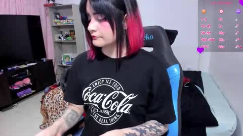 Snapshot of neeko_lol_ chatting on 11/23/25, 01:38 Geek Nicole im Neeko UwU online show from 11/23/25, 01:38