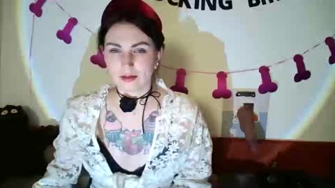 nefertiti_queen online show from 02/18/26, 10:39