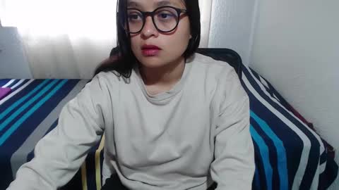 Snapshot of negrita_25 chatting on 09/14/25, 05:01 Zoe online show from 09/14/25, 05:01