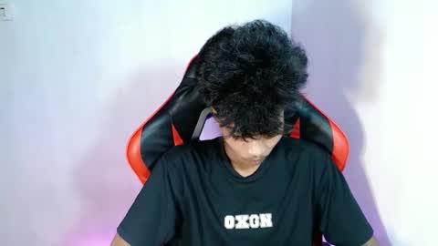 neil_asian69 online show from 11/02/25, 10:39