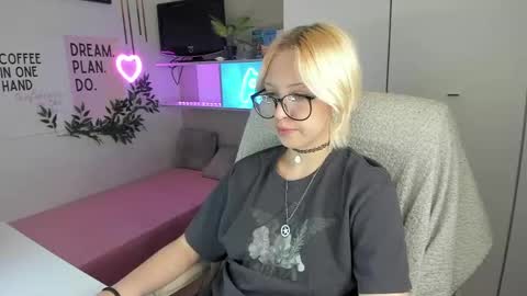 Kate online show from 05/18/26, 08:36