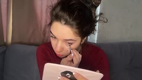 Snapshot of nelliezhu chatting on 04/14/26, 10:21 Angelihee online show from 04/14/26, 10:21