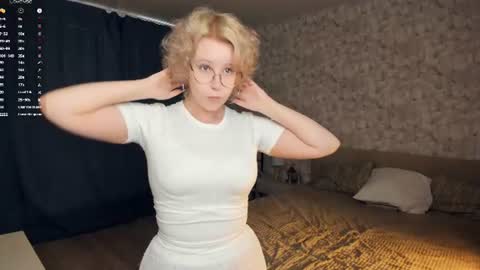 nelly_gloss online show from 06/18/26, 07:41