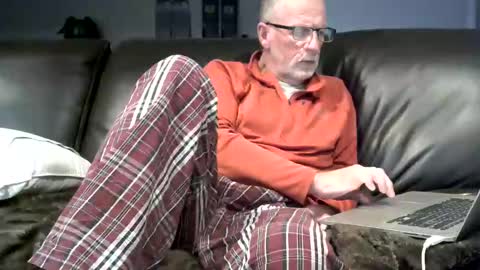 Snapshot of neman4u2c chatting on 10/04/25, 01:36 Jack online show from 10/04/25, 01:36