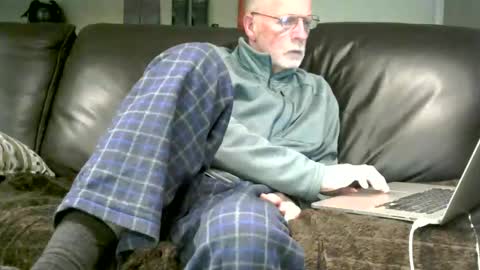 Snapshot of neman4u2c chatting on 11/15/25, 01:03 Jack online show from 11/15/25, 01:03