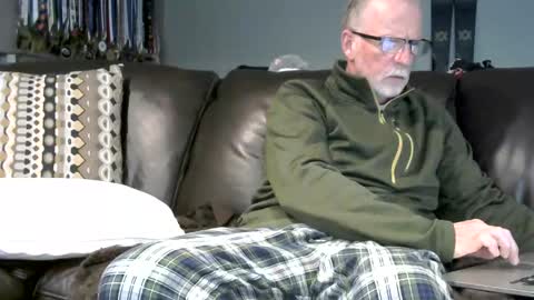 Snapshot of neman4u2c chatting on 12/18/25, 01:00 Jack online show from 12/18/25, 01:00