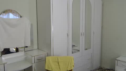 Snapshot of nenvol1 chatting on 01/17/25, 01:13 better ask online show from 01/17/25, 01:13