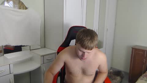 Snapshot of nenvol1 chatting on 09/28/25, 10:20 better ask online show from 09/28/25, 10:20