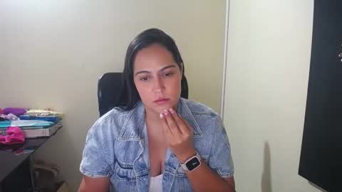 Snapshot of neny445 chatting on 12/20/24, 01:33 kelly lopez online show from 12/20/24, 01:33