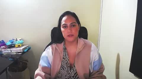 Snapshot of neny445 chatting on 01/21/25, 01:00 kelly lopez online show from 01/21/25, 01:00