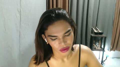 Snapshot of neomi_hardcock chatting on 05/20/26, 06:47 neomi online show from 05/20/26, 06:47