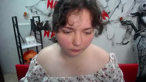 Snapshot of neonilalisova chatting on 11/10/25, 12:15 NeonilaLisova online show from 11/10/25, 12:15