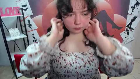 Snapshot of neonilalisova chatting on 11/18/25, 12:20 NeonilaLisova online show from 11/18/25, 12:20