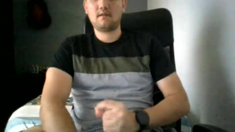 Snapshot of nerdxxx94 chatting on 06/12/26, 09:25 MrBull online show from 06/12/26, 09:25