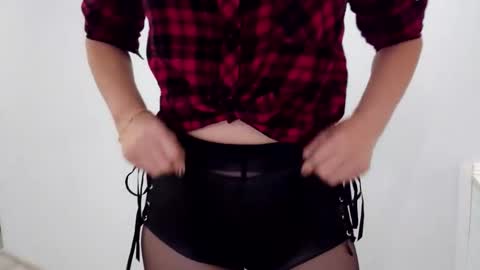 Snapshot of nerii11i chatting on 11/28/25, 08:50 Crystal New online show from 11/28/25, 08:50