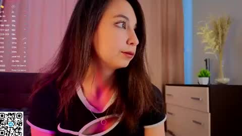 Snapshot of nerixalvire chatting on 06/19/26, 03:05 Emily online show from 06/19/26, 03:05
