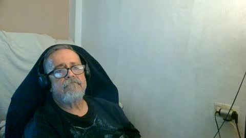 Snapshot of neron401 chatting on 06/18/26, 04:11 neron401 online show from 06/18/26, 04:11
