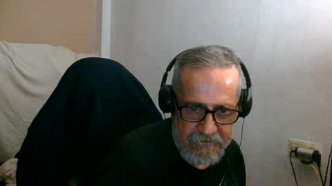 Snapshot of neron401 chatting on 06/19/26, 04:17 neron401 online show from 06/19/26, 04:17