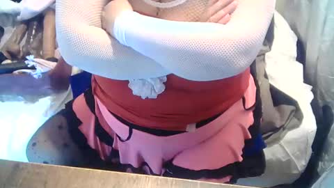 Snapshot of neslihan35 chatting on 12/28/24, 11:09 neslihan online show from 12/28/24, 11:09