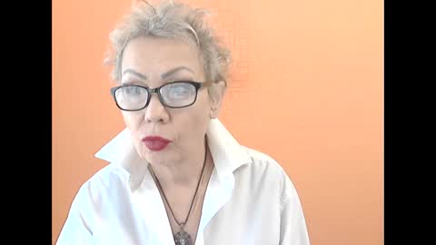 NessyJenixs online show from 11/18/25, 08:30