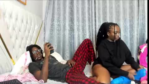 netfux_and_chill online show from 06/17/26, 07:04