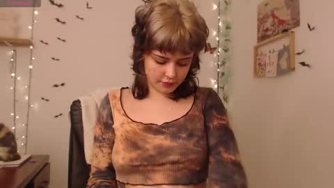 Snapshot of neurotic_witch chatting on 11/29/25, 10:51 Mar online show from 11/29/25, 10:51