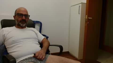 simi online show from 10/05/25, 04:33