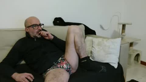 simi online show from 11/26/25, 07:37