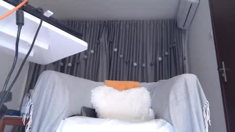 Snapshot of newamore chatting on 11/12/25, 08:41 Im Ana ntmu...Please dontt forget to give thump up and follow me kiss online show from 11/12/25, 08:41