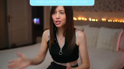 Snapshot of newchloe18 chatting on 11/22/25, 09:03 newchloe18 online show from 11/22/25, 09:03