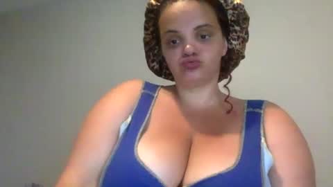Snapshot of newfiebbw chatting on 06/17/26, 10:00 Ms. Natural online show from 06/17/26, 10:00