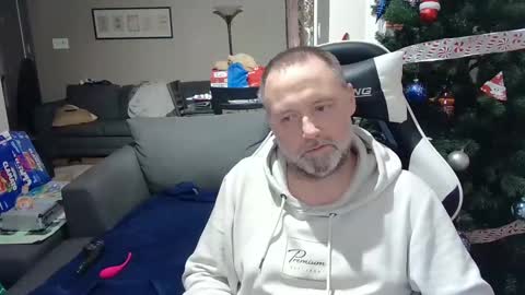 Snapshot of newvvorld chatting on 12/23/24, 03:01 NewWorld online show from 12/23/24, 03:01