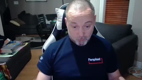 Snapshot of newvvorld chatting on 01/20/25, 10:04 NewWorld online show from 01/20/25, 10:04