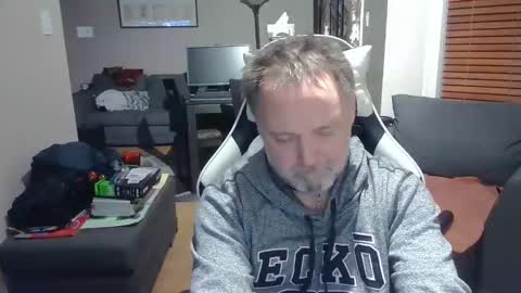 Snapshot of newvvorld chatting on 02/17/26, 02:52 NewWorld online show from 02/17/26, 02:52