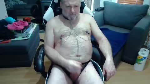 Snapshot of newvvorld chatting on 04/10/26, 06:45 NewWorld online show from 04/10/26, 06:45